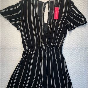 Xhilaration women’s romper NWT size medium